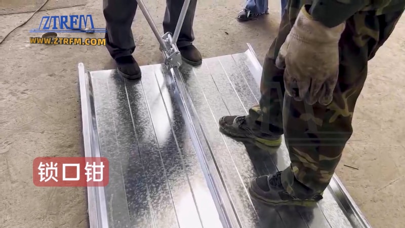出口哥斯達黎加中拓KR18移動式全液壓閉口式屋頂面板成型機