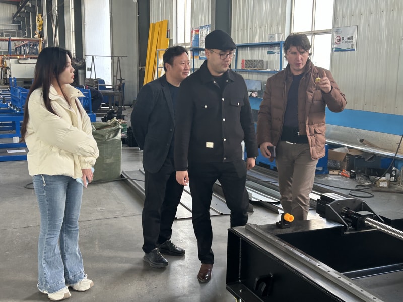 俄羅斯客戶實(shí)地考察工廠三臺設(shè)備成功簽約合作未來長期合作可期
