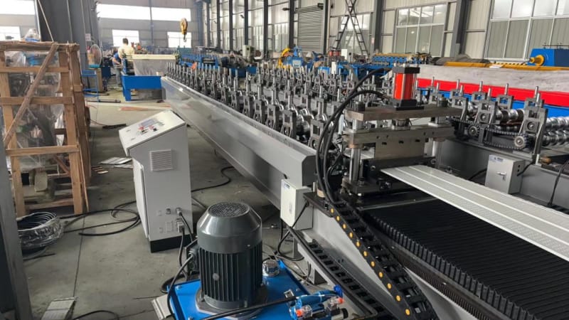 美國扣板滾壓成型機在建筑行業(yè)的應用與價值